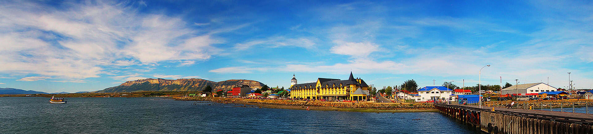 Panoramic view of the harbor and coastline at El Kaminante, showcasing scenic beauty and maritime ac.